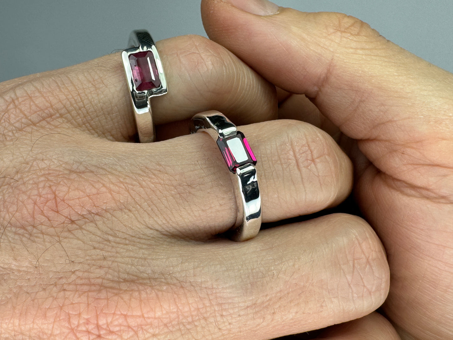 BAND RING RHODOLITE